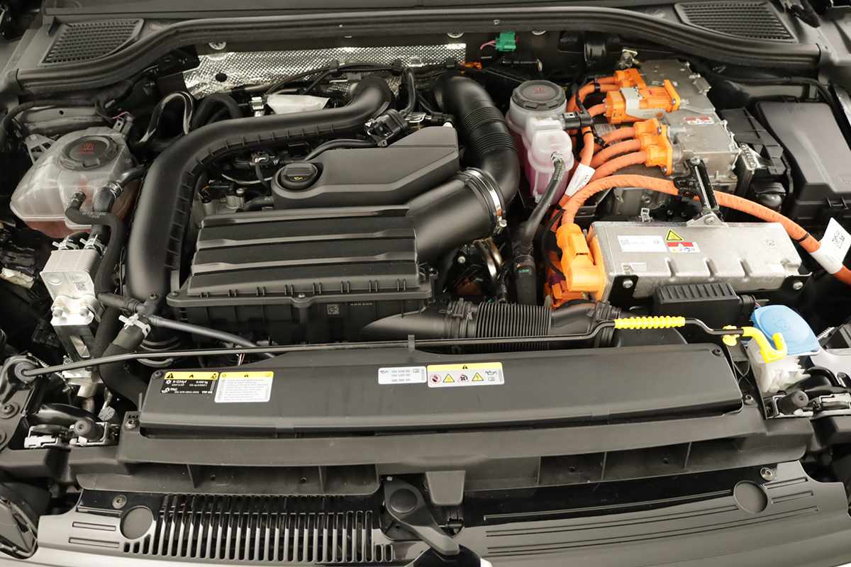 volkswagen-golf-2025-hibrido-a-gasolina-1498cc