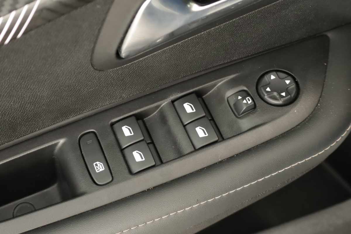 peugeot-208-2025-gasolina-1199cc
