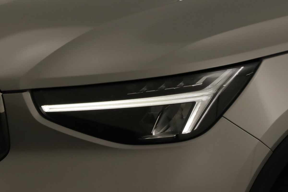 volvo-xc40-2025-gasolina-1969cc