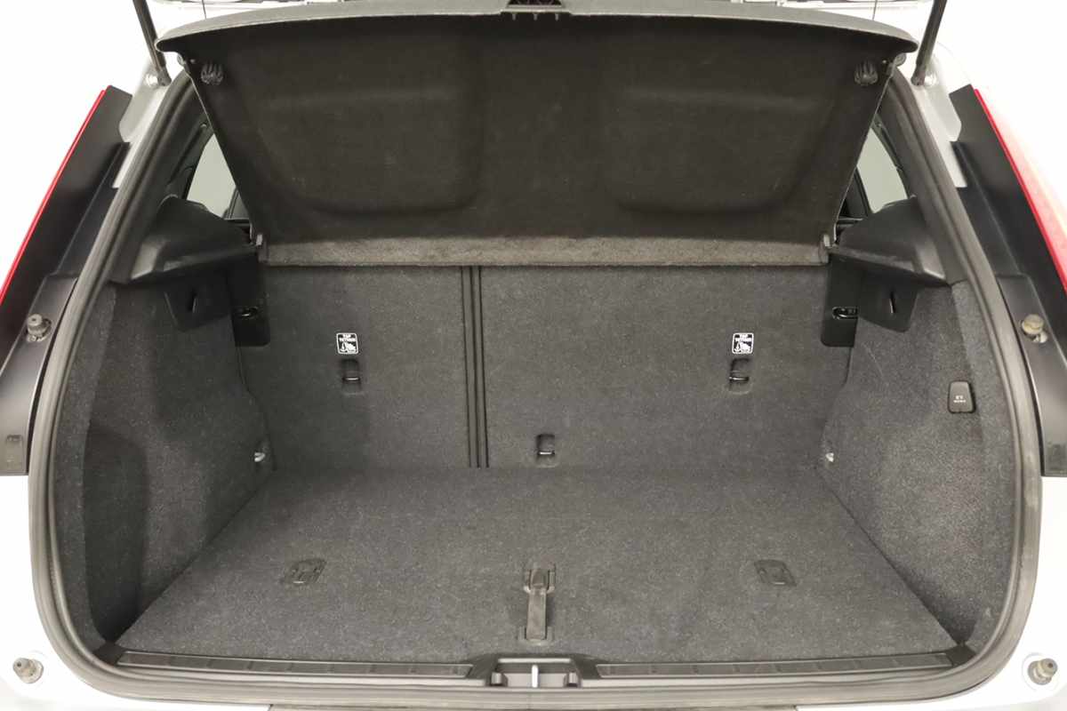 volvo-xc40-2025-gasolina-1969cc