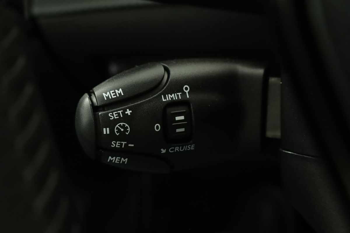 peugeot-e-208-2025-eletrico-0cc