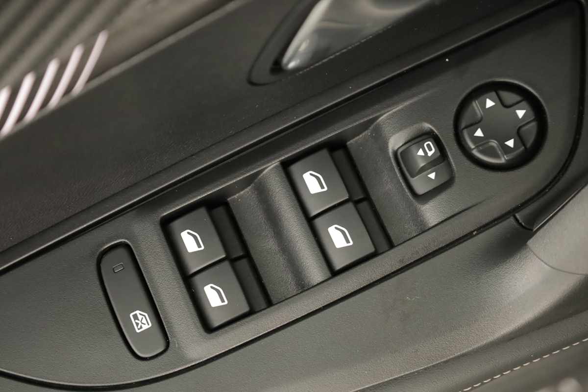 peugeot-e-2008-2025-eletrico-0cc
