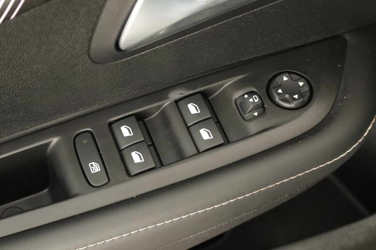 peugeot-208-2025-gasolina-1199cc