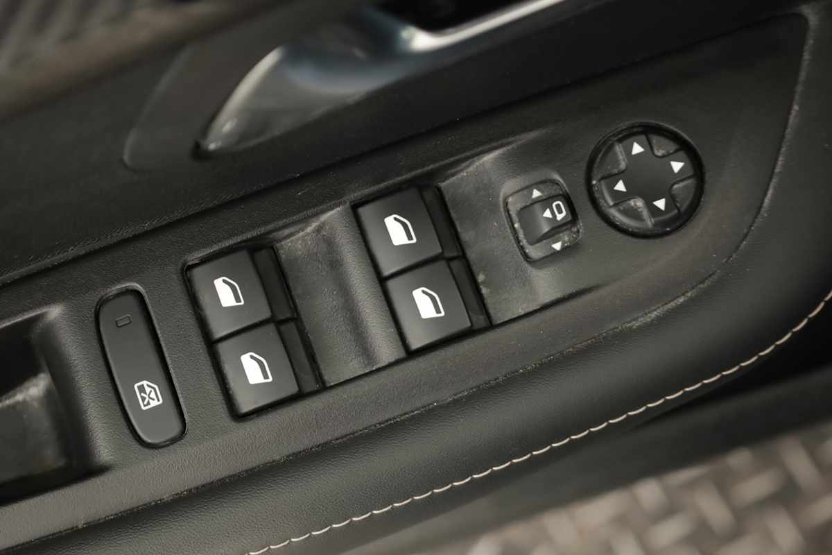 peugeot-208-2025-gasolina-1199cc