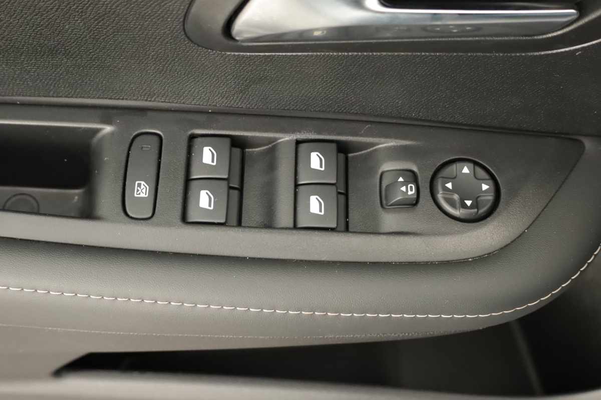 peugeot-208-2025-gasolina-1199cc