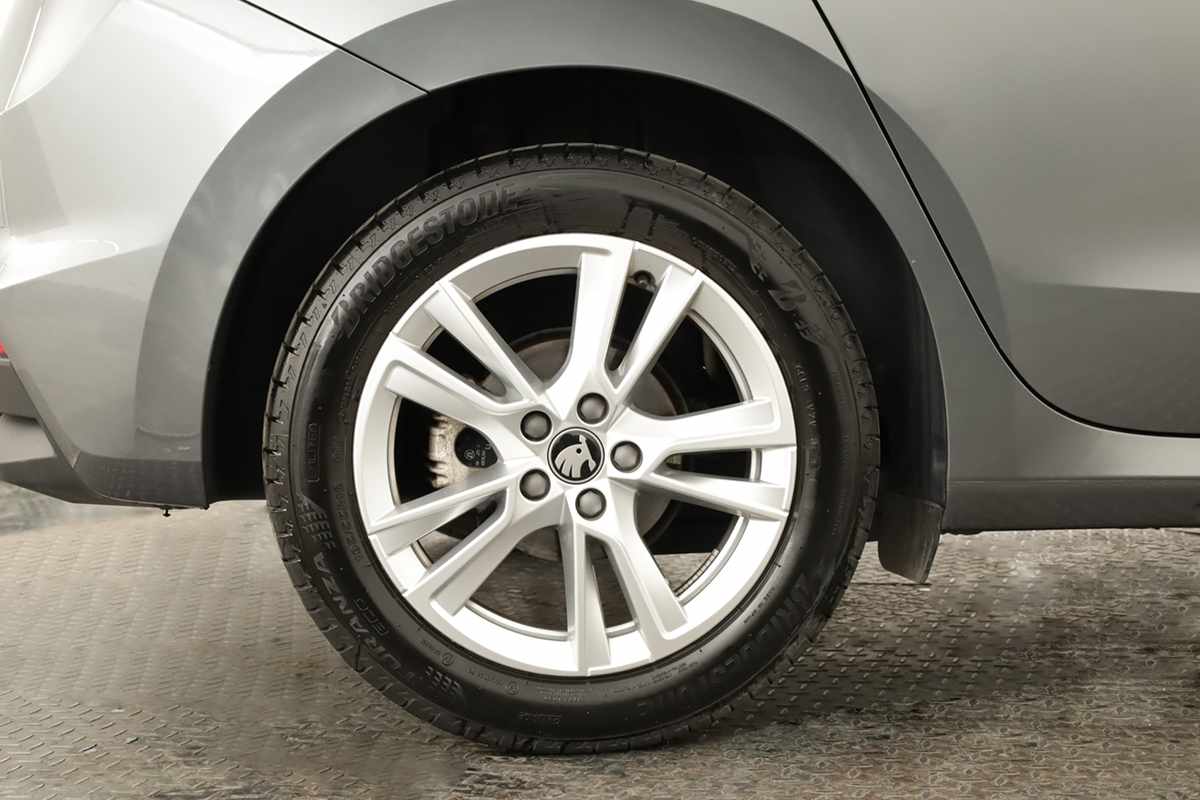 skoda-fabia-2025-gasolina-999cc