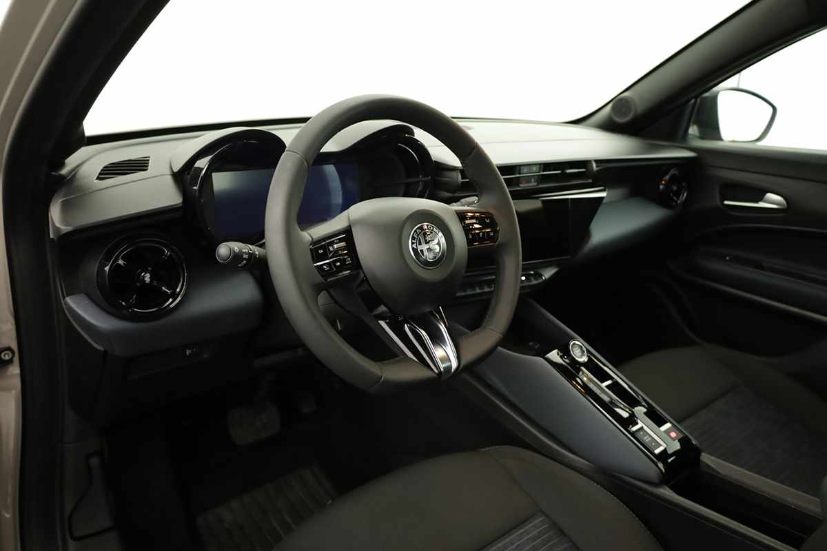 alfa-romeo-junior-2025-eletrico-0cc