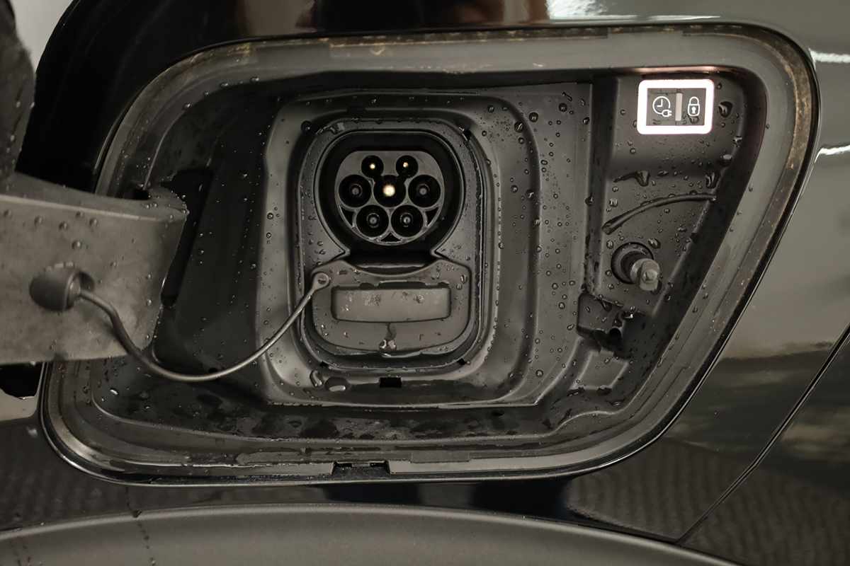 peugeot-e-2008-2025-eletrico-0cc