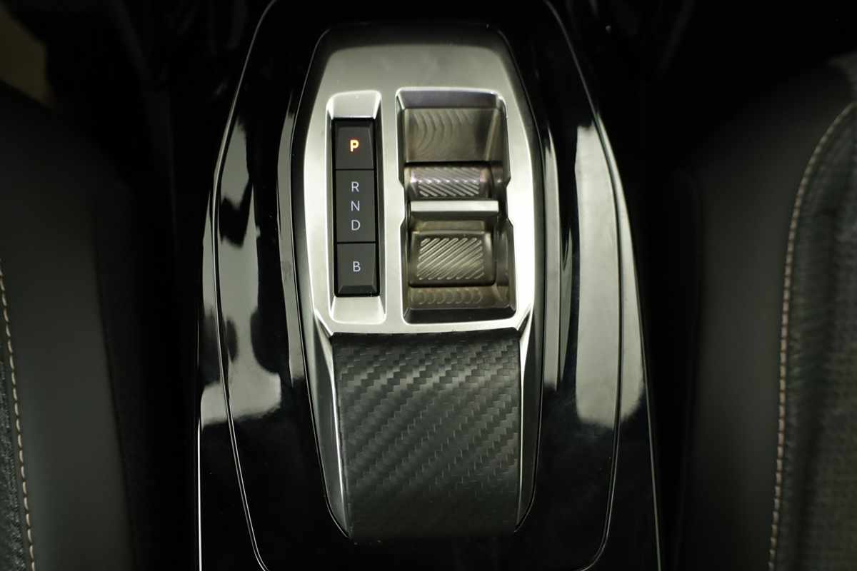 peugeot-e-2008-2025-eletrico-0cc