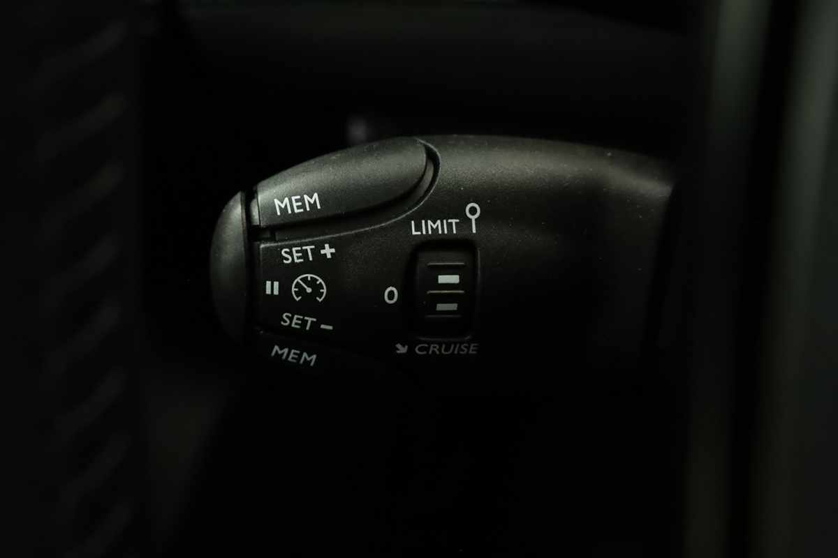 peugeot-e-2008-2025-eletrico-0cc