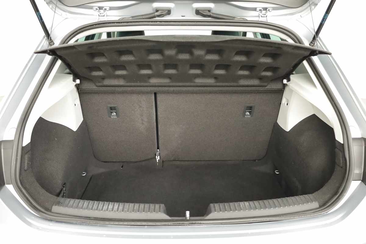 seat-leon-2020-diesel-1598cc