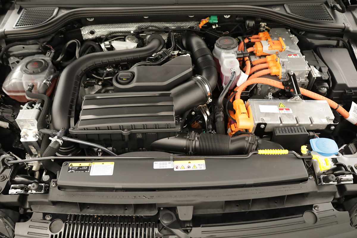 volkswagen-golf-2025-hibrido-a-gasolina-1498cc