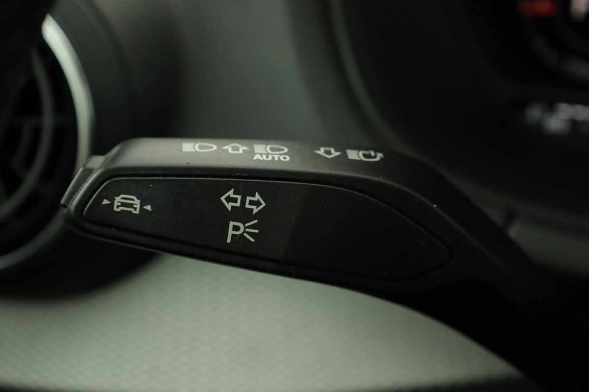 audi-q2-2023-gasolina-1498cc