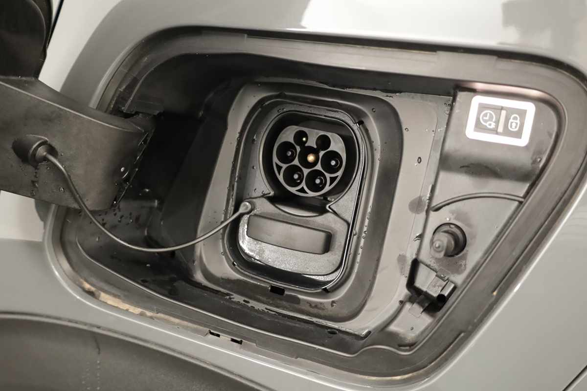 peugeot-e-2008-2025-eletrico-0cc
