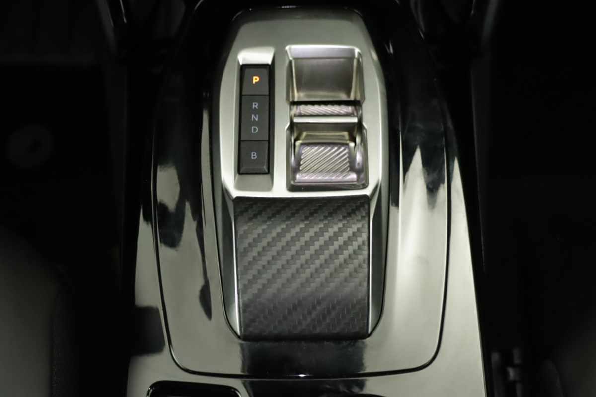 peugeot-e-2008-2025-eletrico-0cc