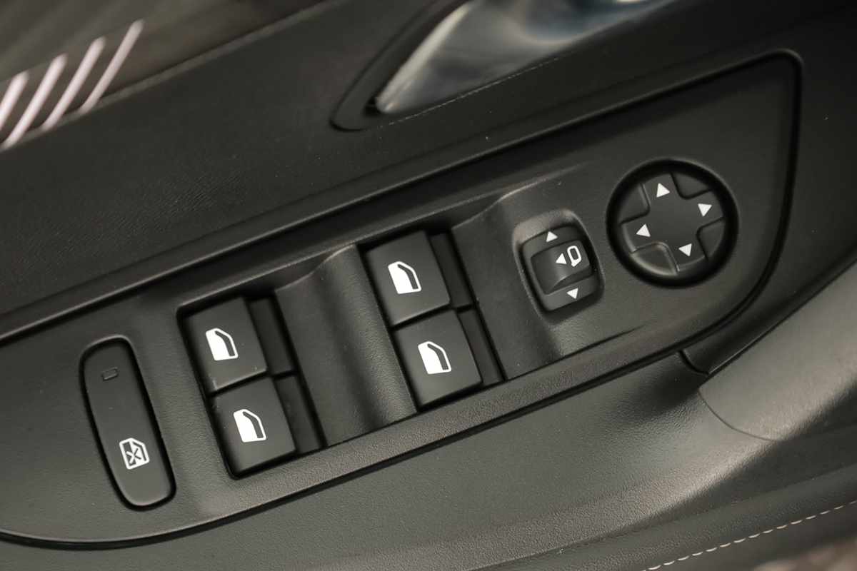 peugeot-e-2008-2025-eletrico-0cc