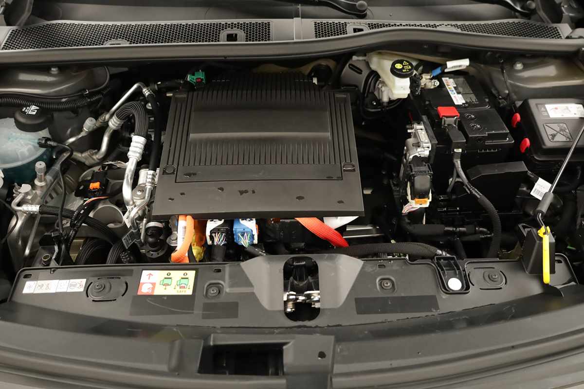 peugeot-e-2008-2025-eletrico-0cc