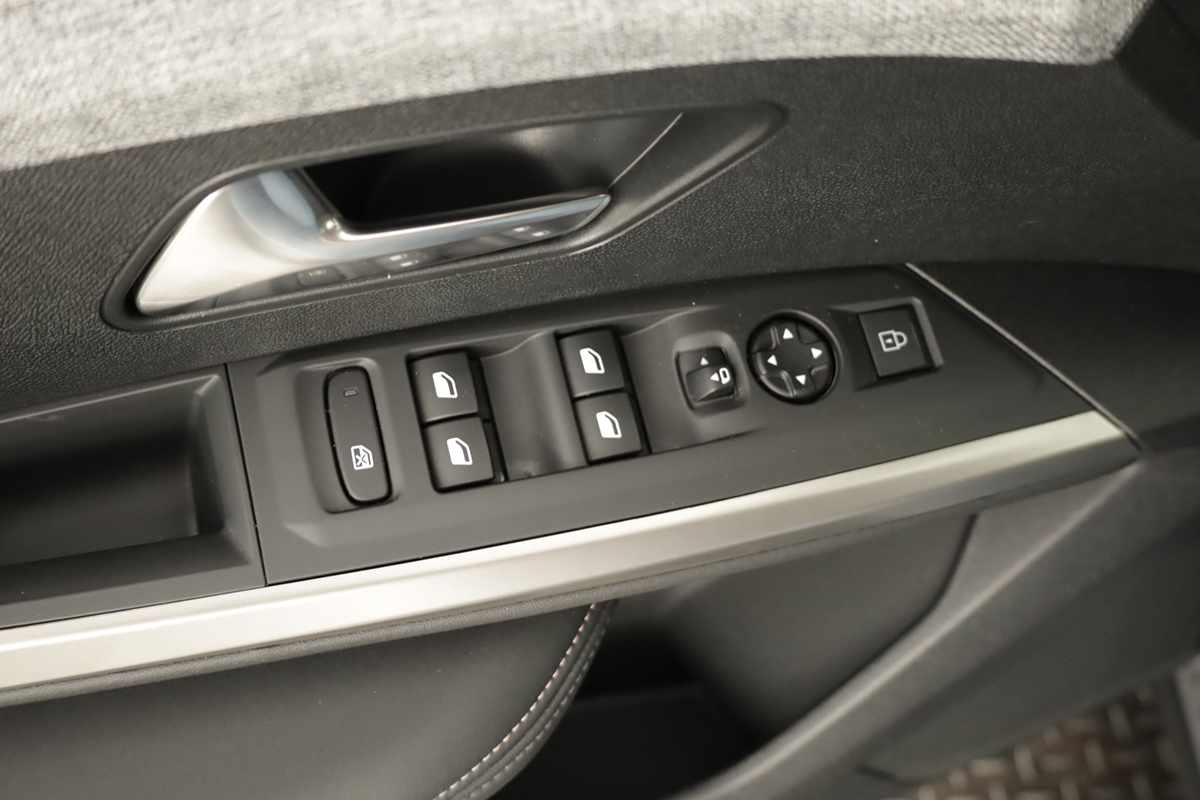 peugeot-5008-2025-gasolina-1199cc