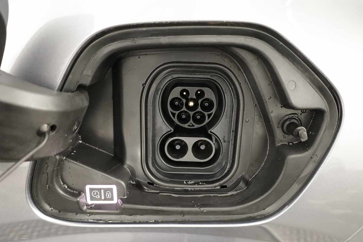 peugeot-e-208-2025-eletrico-0cc
