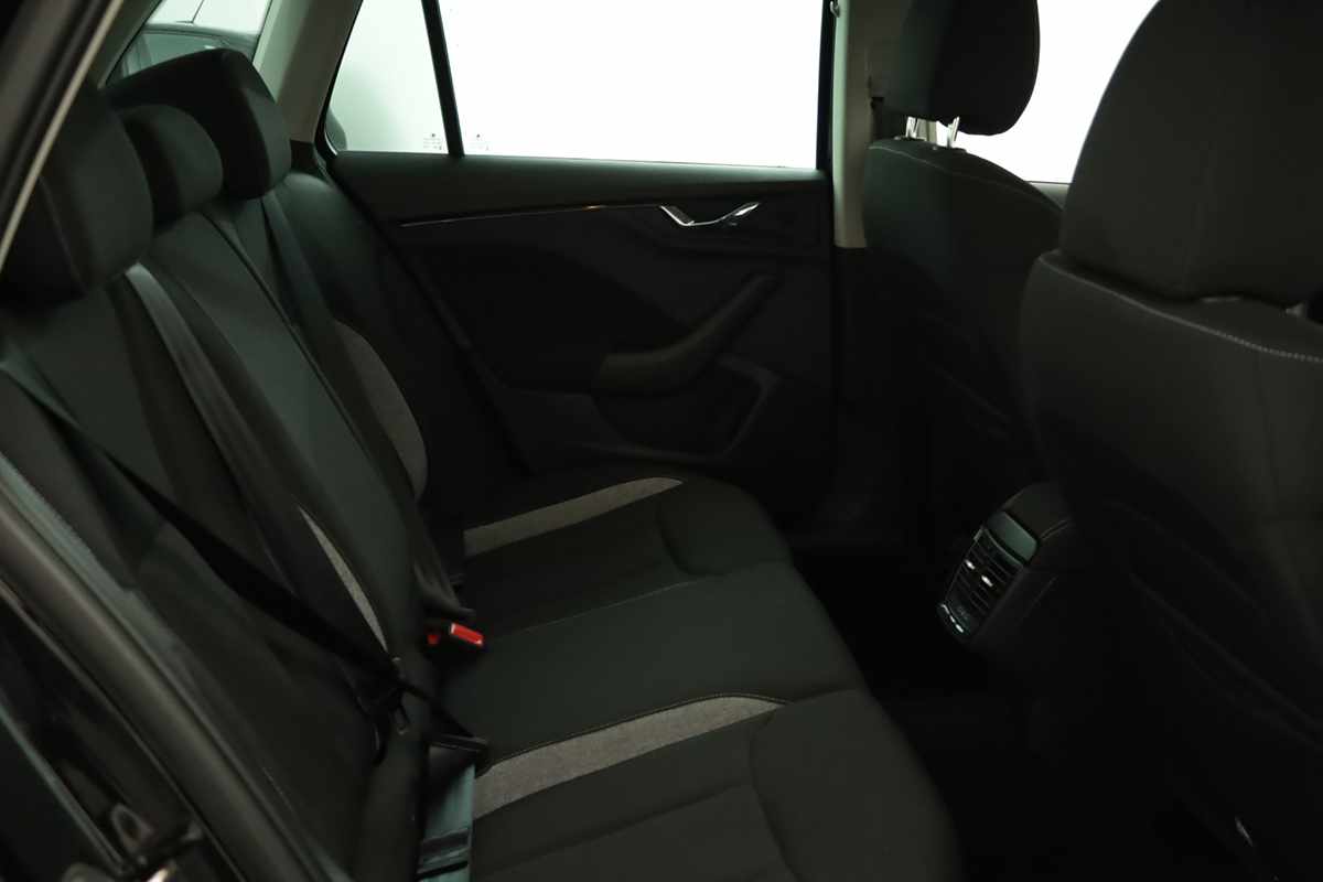 skoda-kamiq-2025-gasolina-999cc