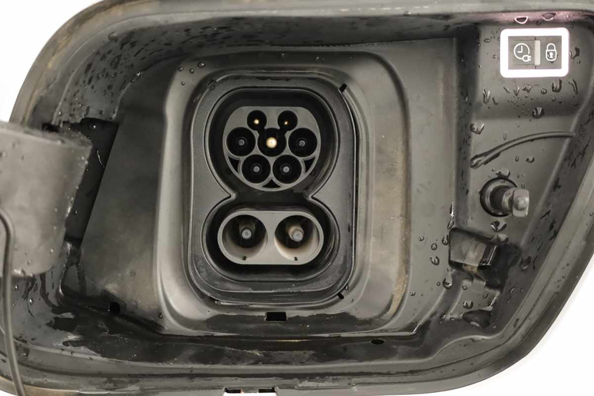 peugeot-e-2008-2025-eletrico-0cc