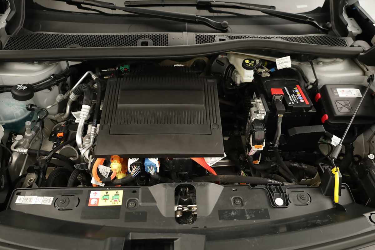 peugeot-e-2008-2025-eletrico-0cc