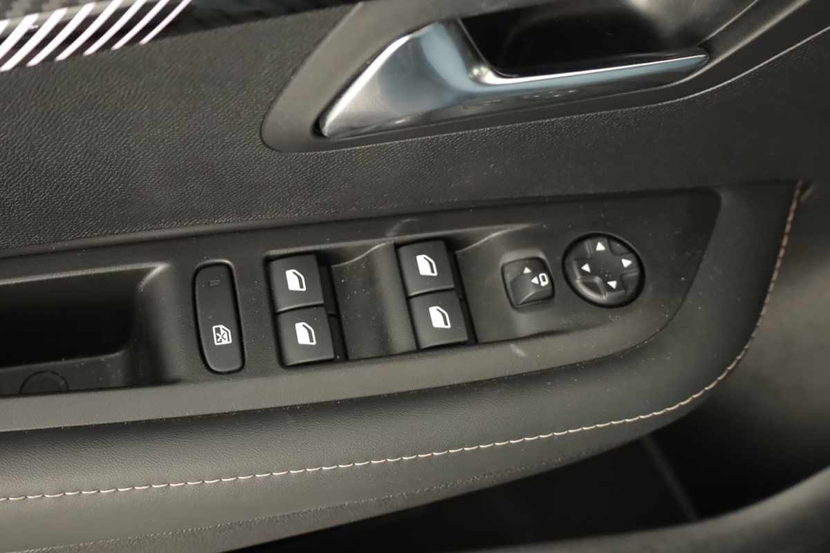 peugeot-208-2025-gasolina-1199cc