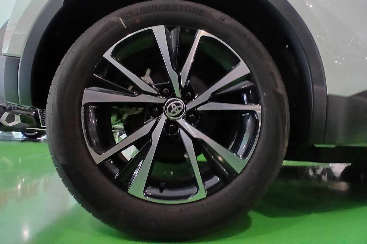 toyota-c-hr-2025-hibrido-a-gasolina-1998cc