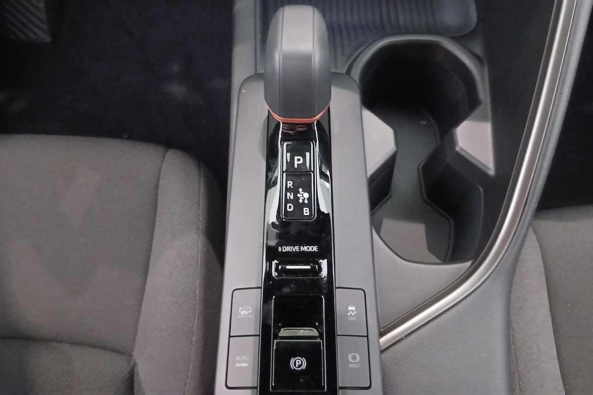 toyota-c-hr-2025-hibrido-a-gasolina-1998cc