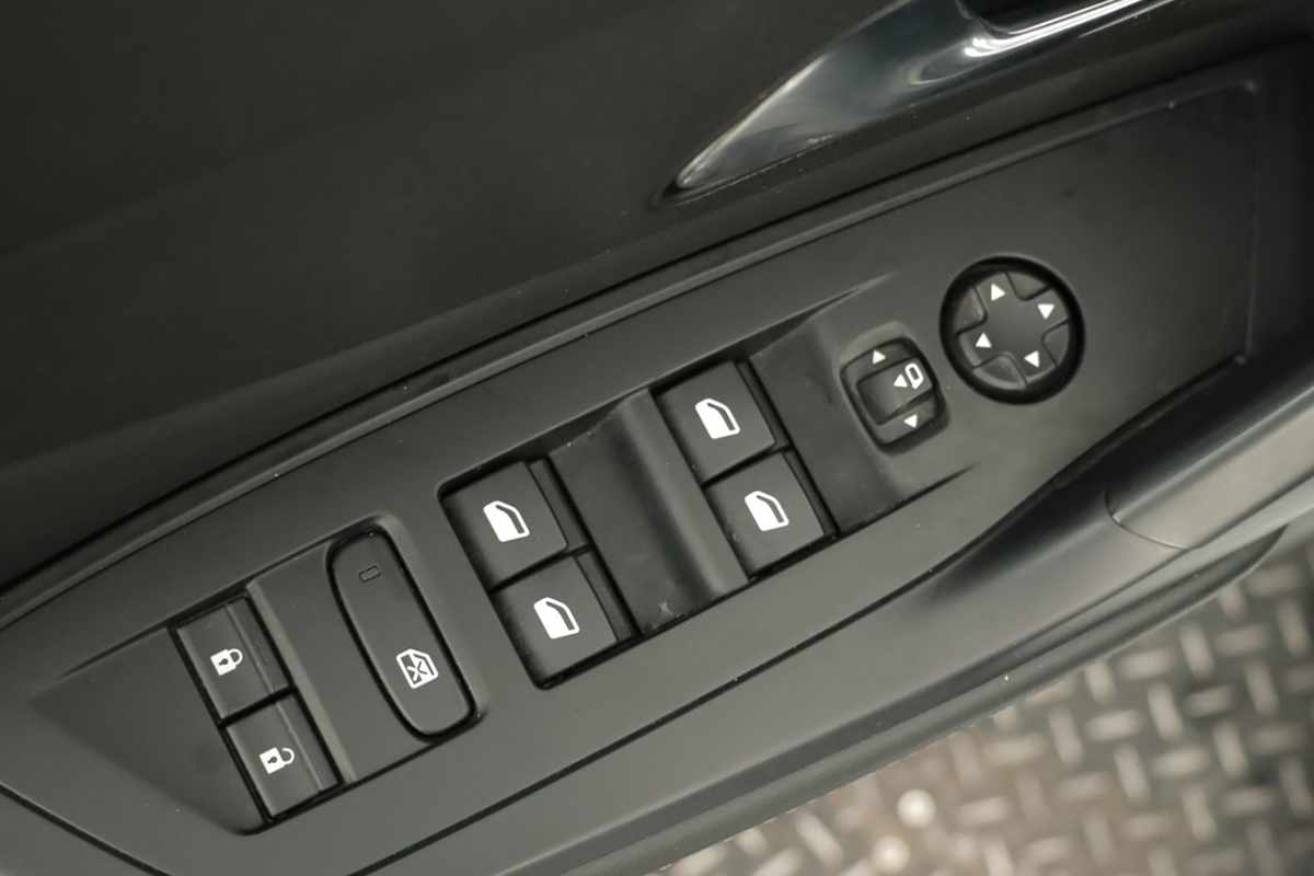 peugeot-308-sw-2023-hibrido-a-gasolina-1598cc