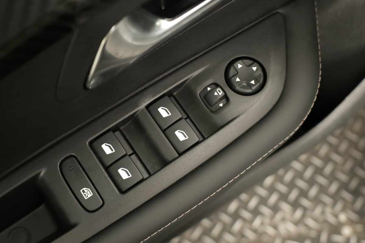 peugeot-208-2025-gasolina-1199cc