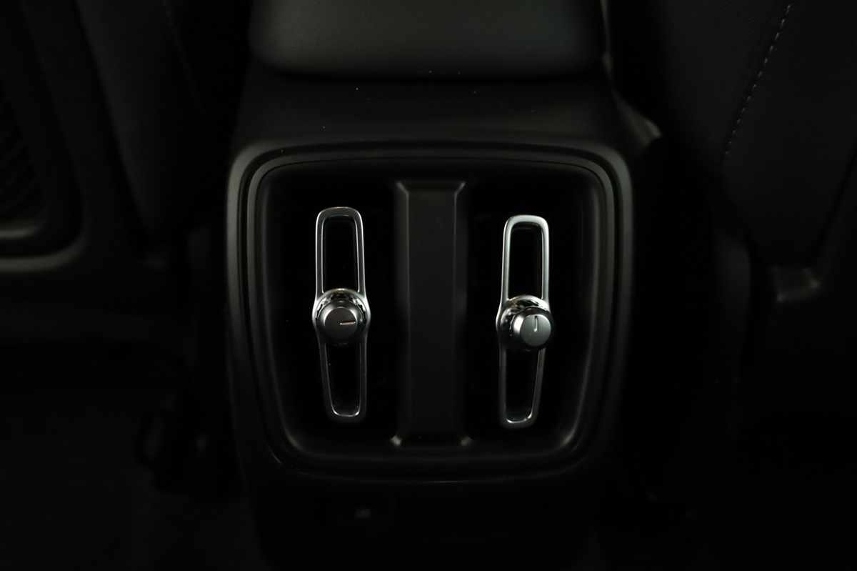 volvo-xc40-2024-gasolina-1477cc