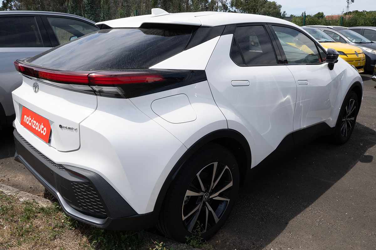 toyota-c-hr-2025-hibrido-a-gasolina-1998cc