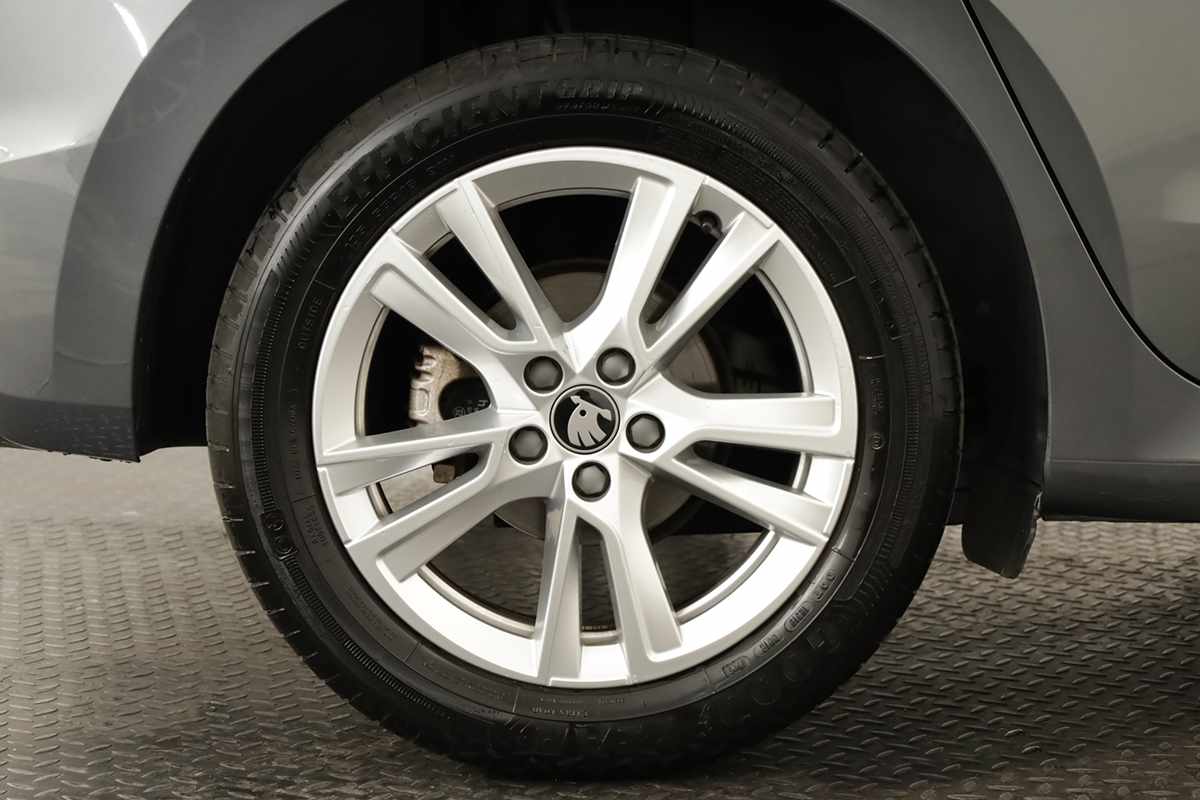 skoda-fabia-2025-gasolina-999cc