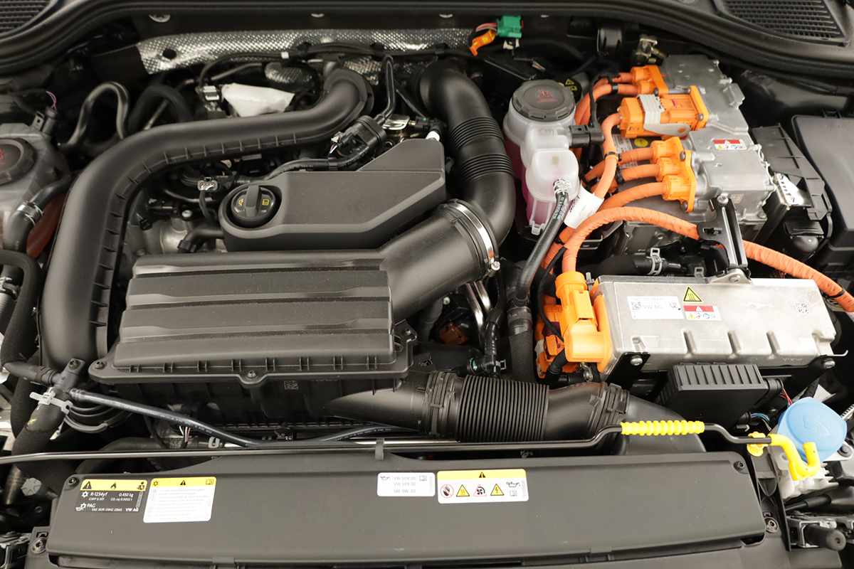 volkswagen-golf-2025-hibrido-a-gasolina-1498cc