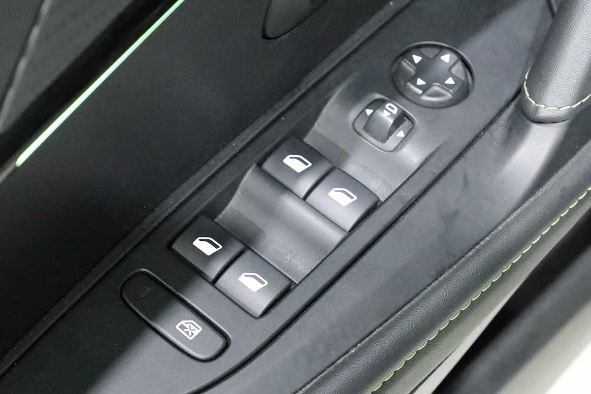 peugeot-208-2022-gasolina-1199cc