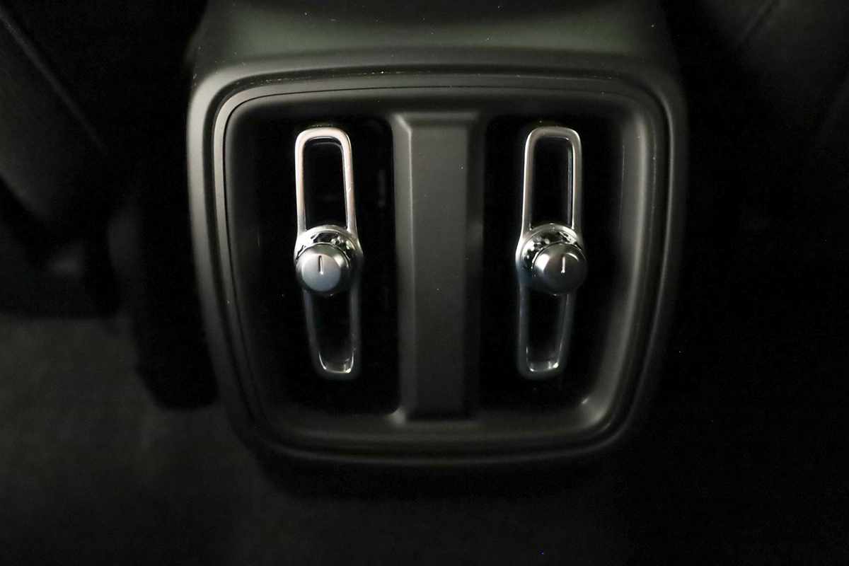 volvo-xc40-2025-gasolina-1969cc