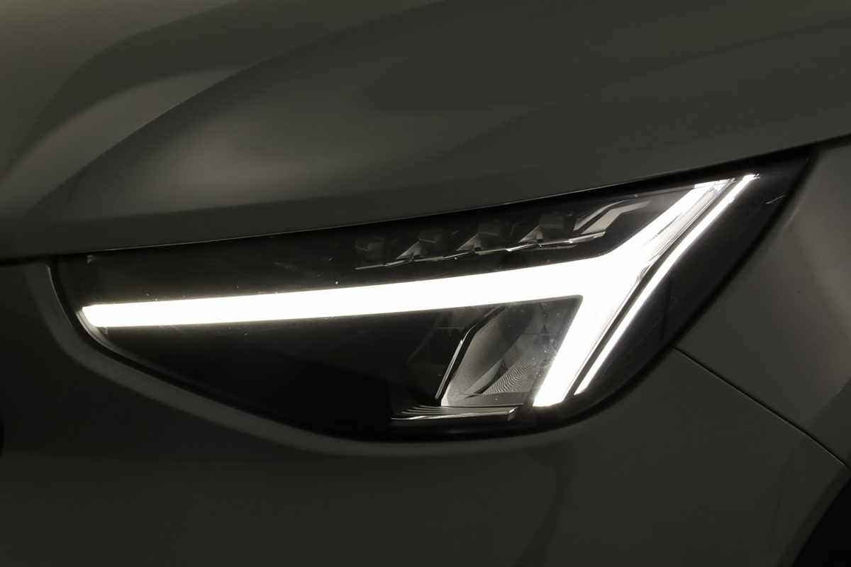 volvo-xc40-2025-gasolina-1969cc