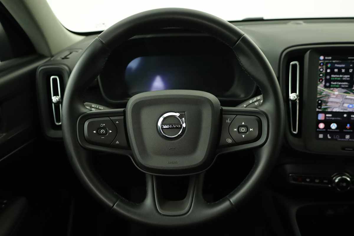 volvo-xc40-2025-gasolina-1969cc