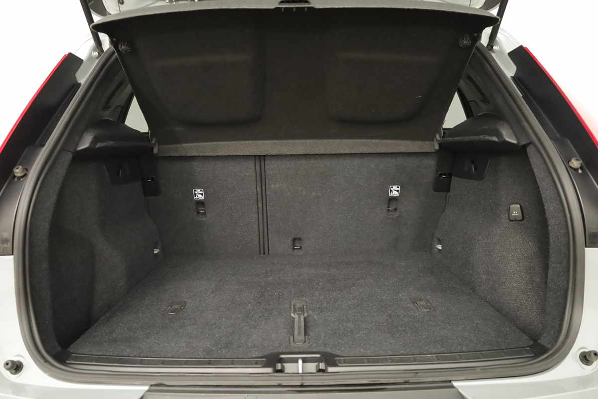 volvo-xc40-2025-gasolina-1969cc