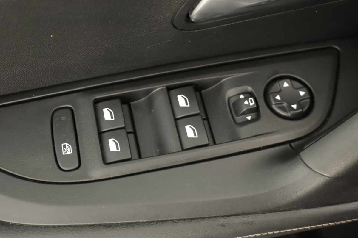 peugeot-2008-2025-gasolina-1199cc
