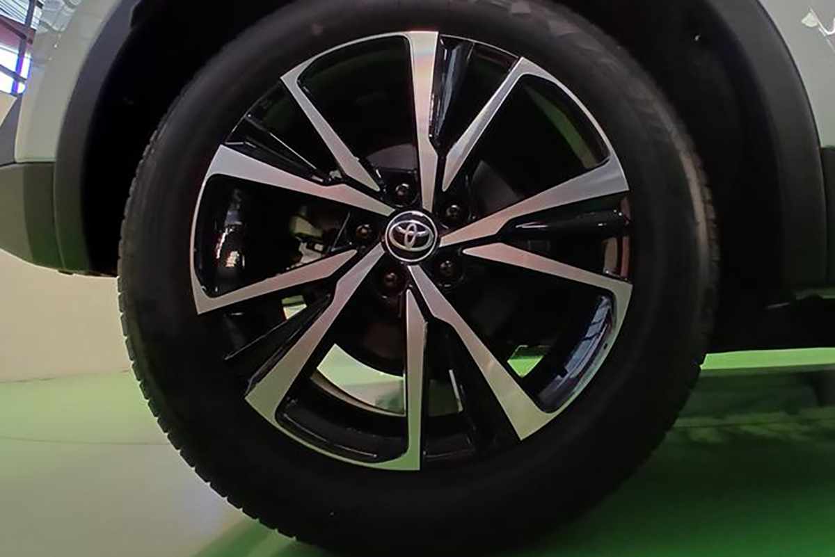 toyota-c-hr-2025-hibrido-a-gasolina-1998cc