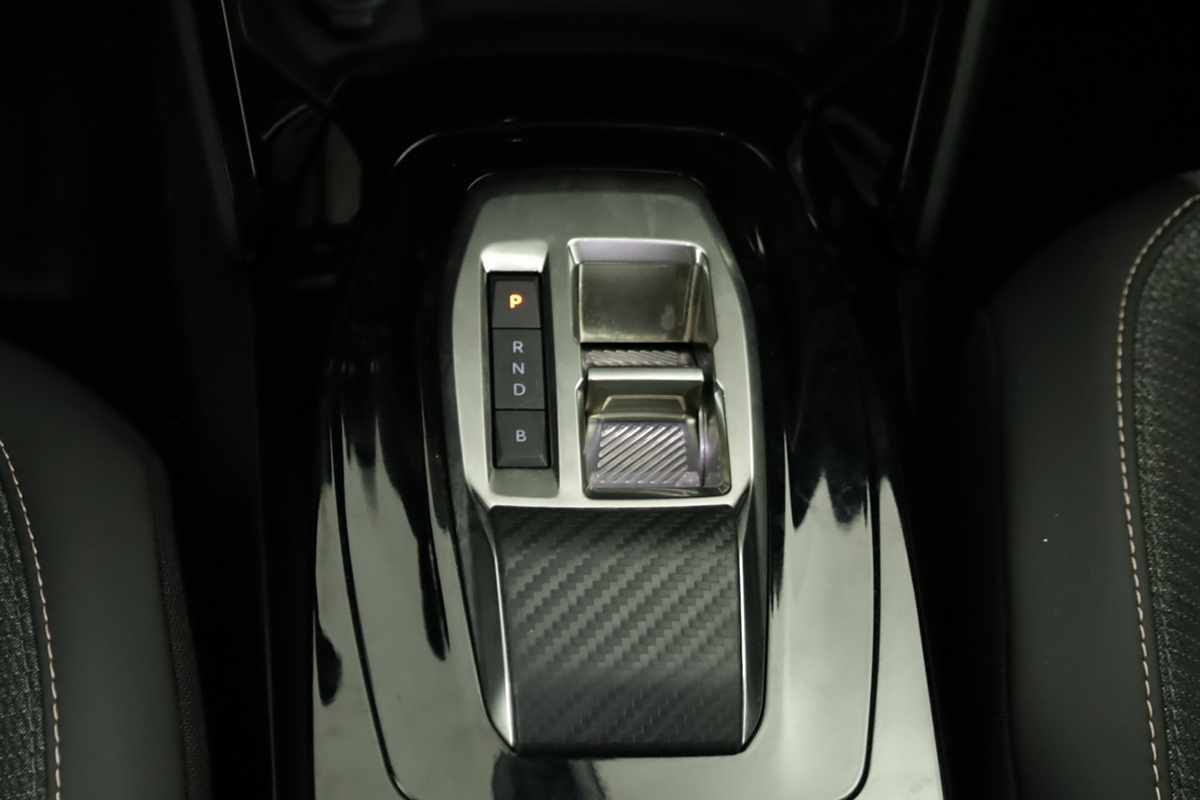 peugeot-e-2008-2025-eletrico-0cc