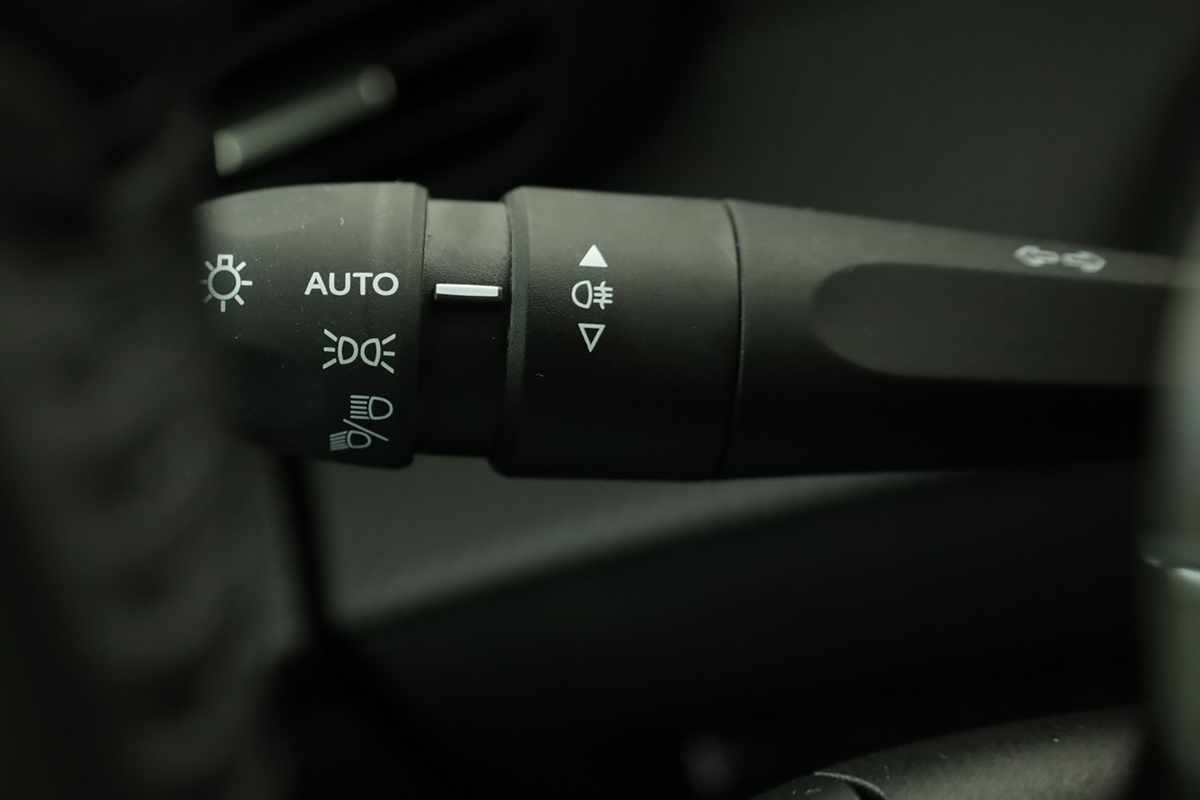 peugeot-e-2008-2025-eletrico-0cc