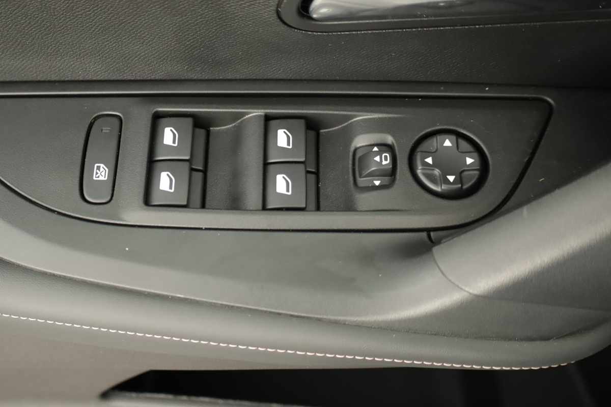 peugeot-e-2008-2025-eletrico-0cc