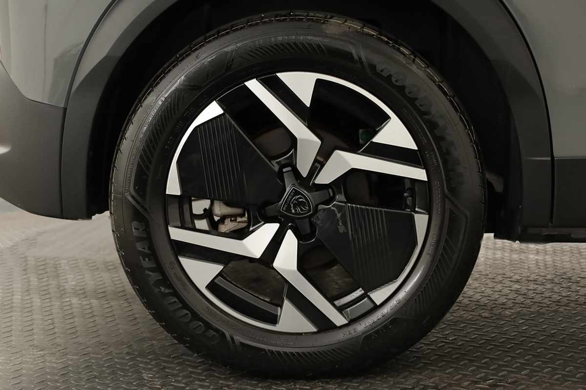 peugeot-e-2008-2025-eletrico-0cc