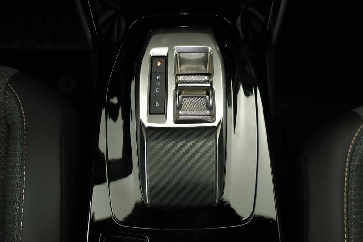 peugeot-e-2008-2025-eletrico-0cc