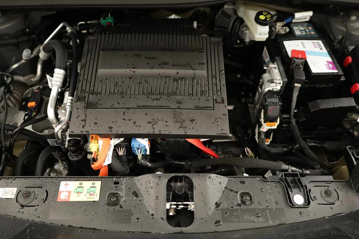 peugeot-e-2008-2025-eletrico-0cc