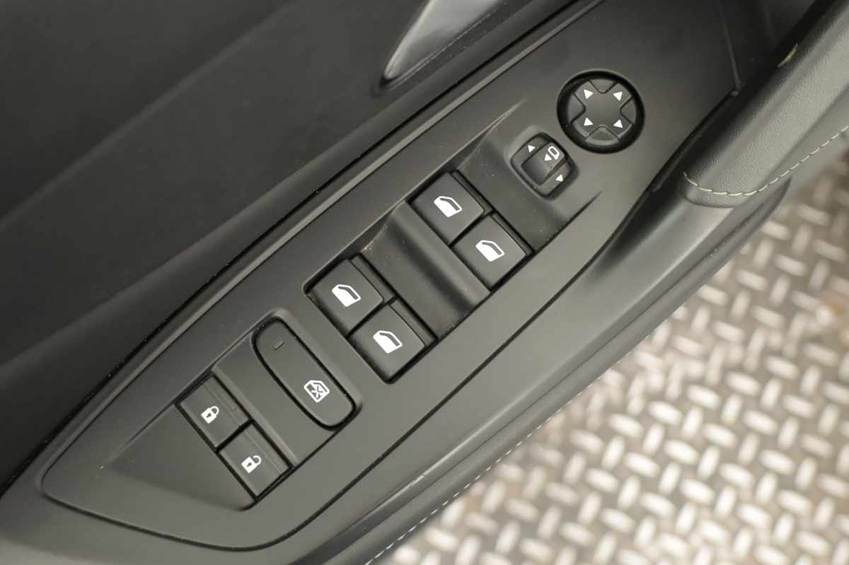 peugeot-308-2024-gasolina-1199cc