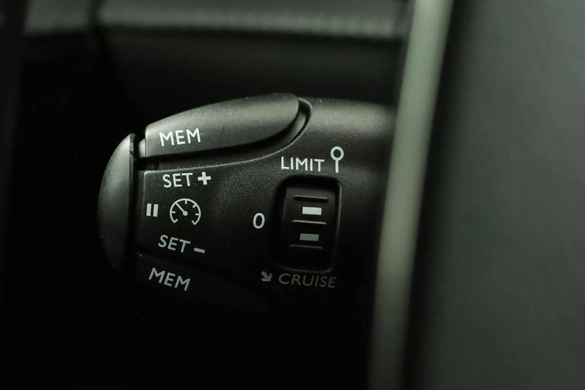 peugeot-e-208-2025-eletrico-0cc